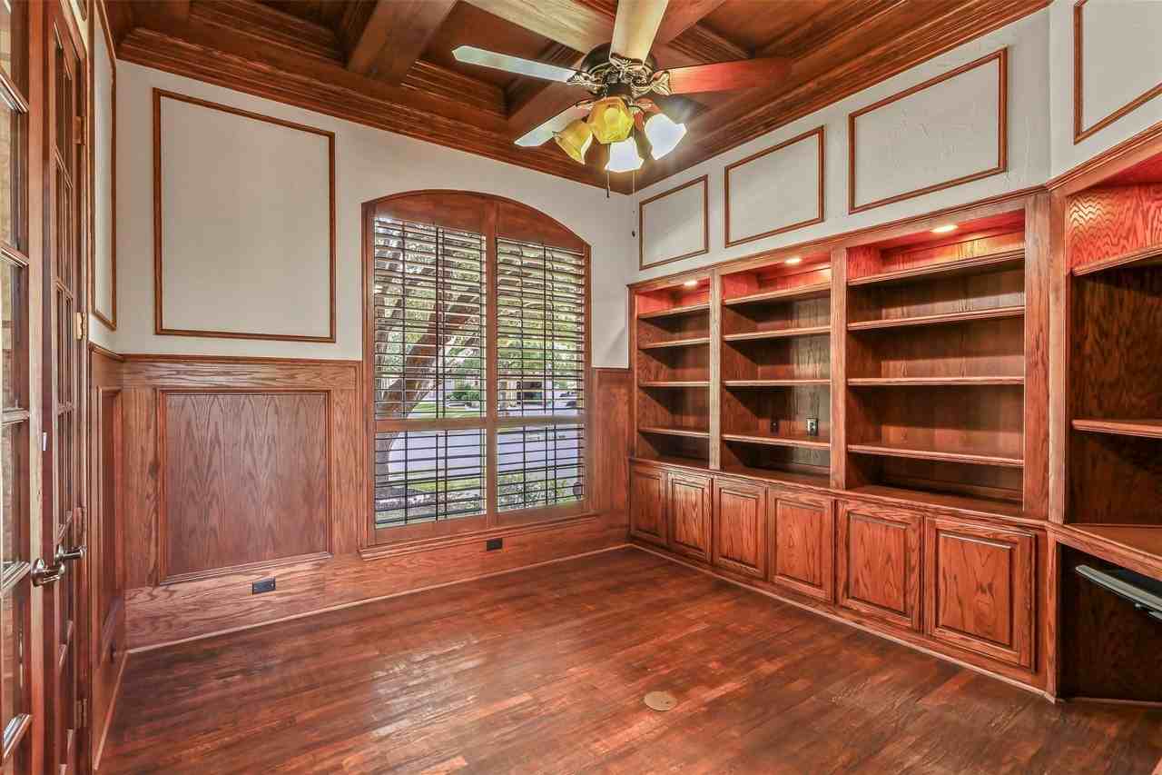 1224 Crockett Dr - Photo 7 of 40