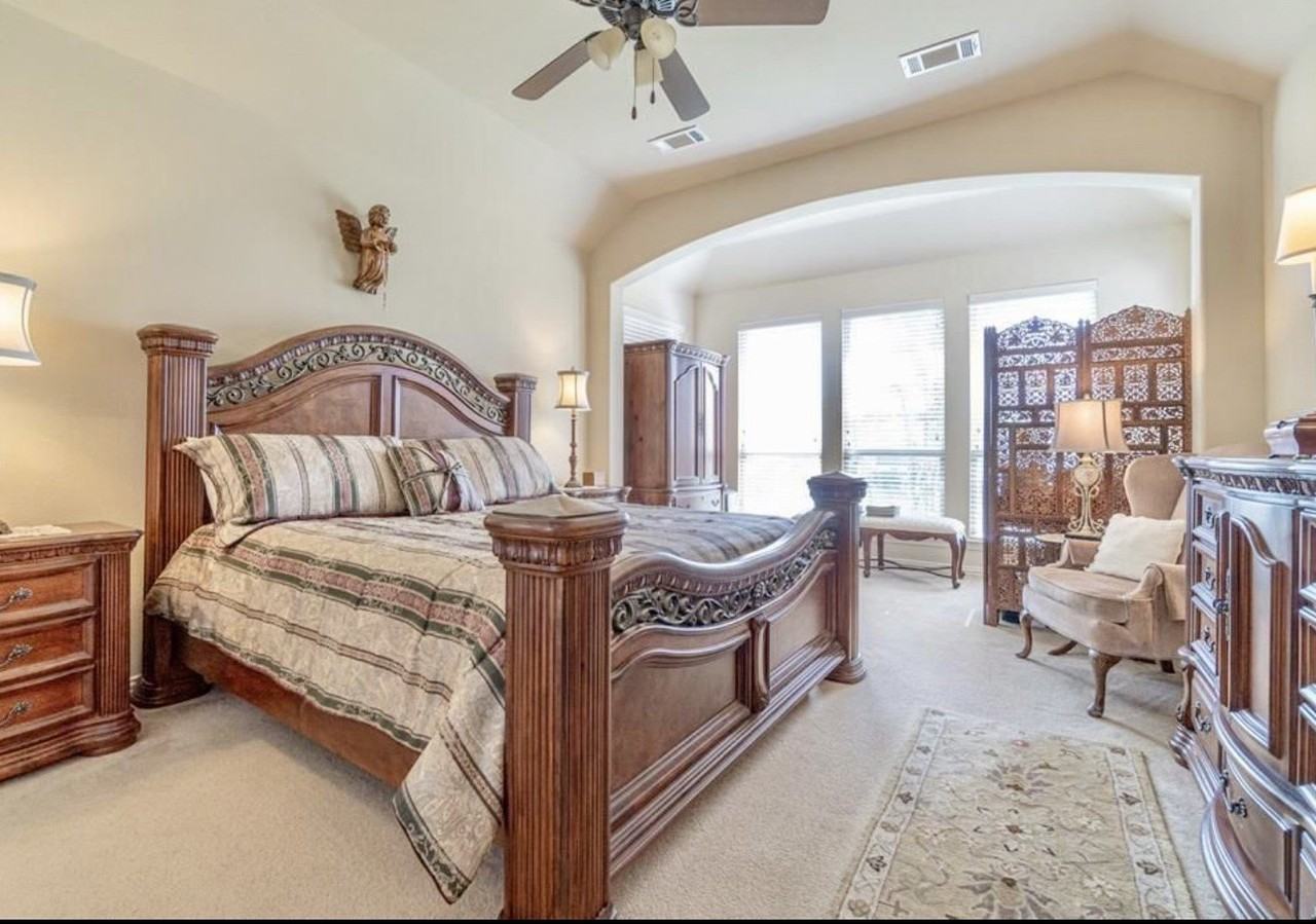 908 Lake Grove Dr - Photo 4 of 9