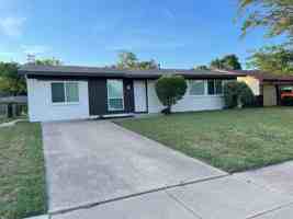 featured image of 1605 Hawthorne Ln