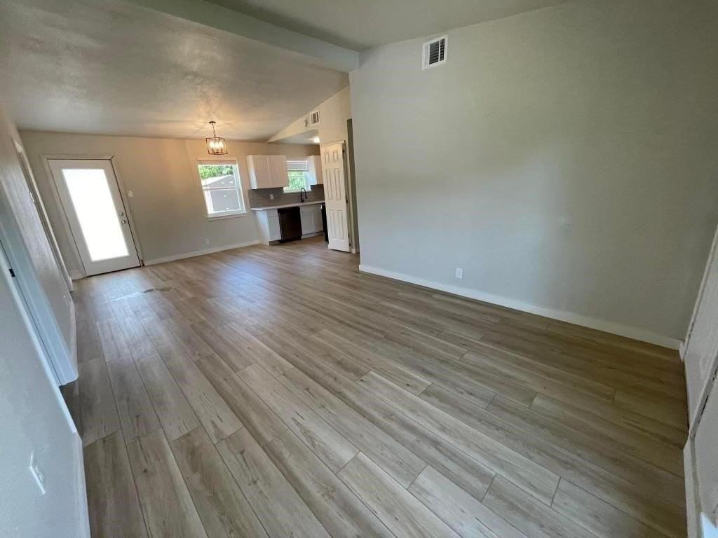 1605 Hawthorne Ln - Photo 2 of 13