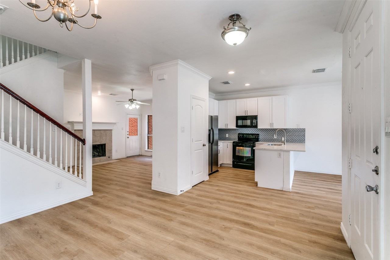 1013 Rodin Ln - Photo 3 of 12
