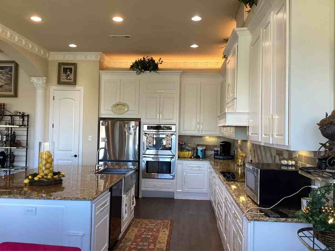 448 Breezeway Ct - Photo 5 of 40