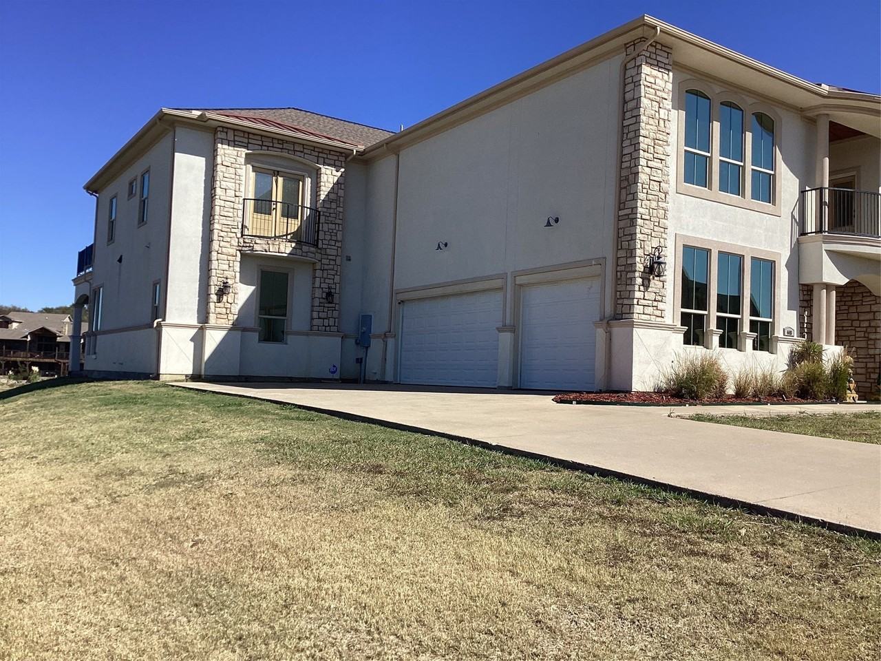 448 Breezeway Ct - Photo 6 of 40