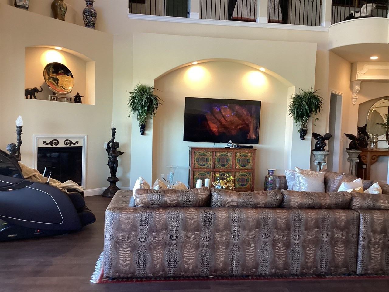 448 Breezeway Ct - Photo 7 of 40
