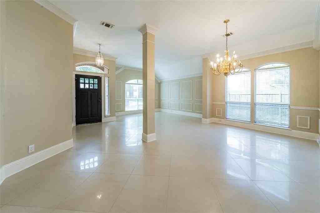 2231 Templeton Dr - Photo 3 of 24
