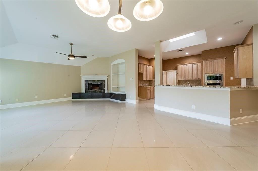 2231 Templeton Dr - Photo 5 of 24