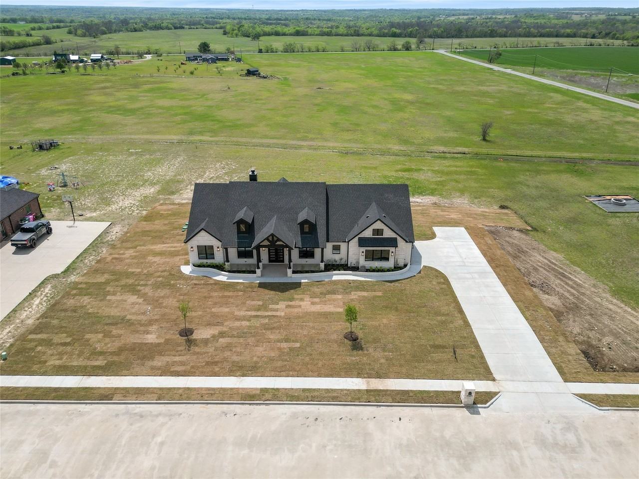 5306 Calle Dr - Photo 2 of 39
