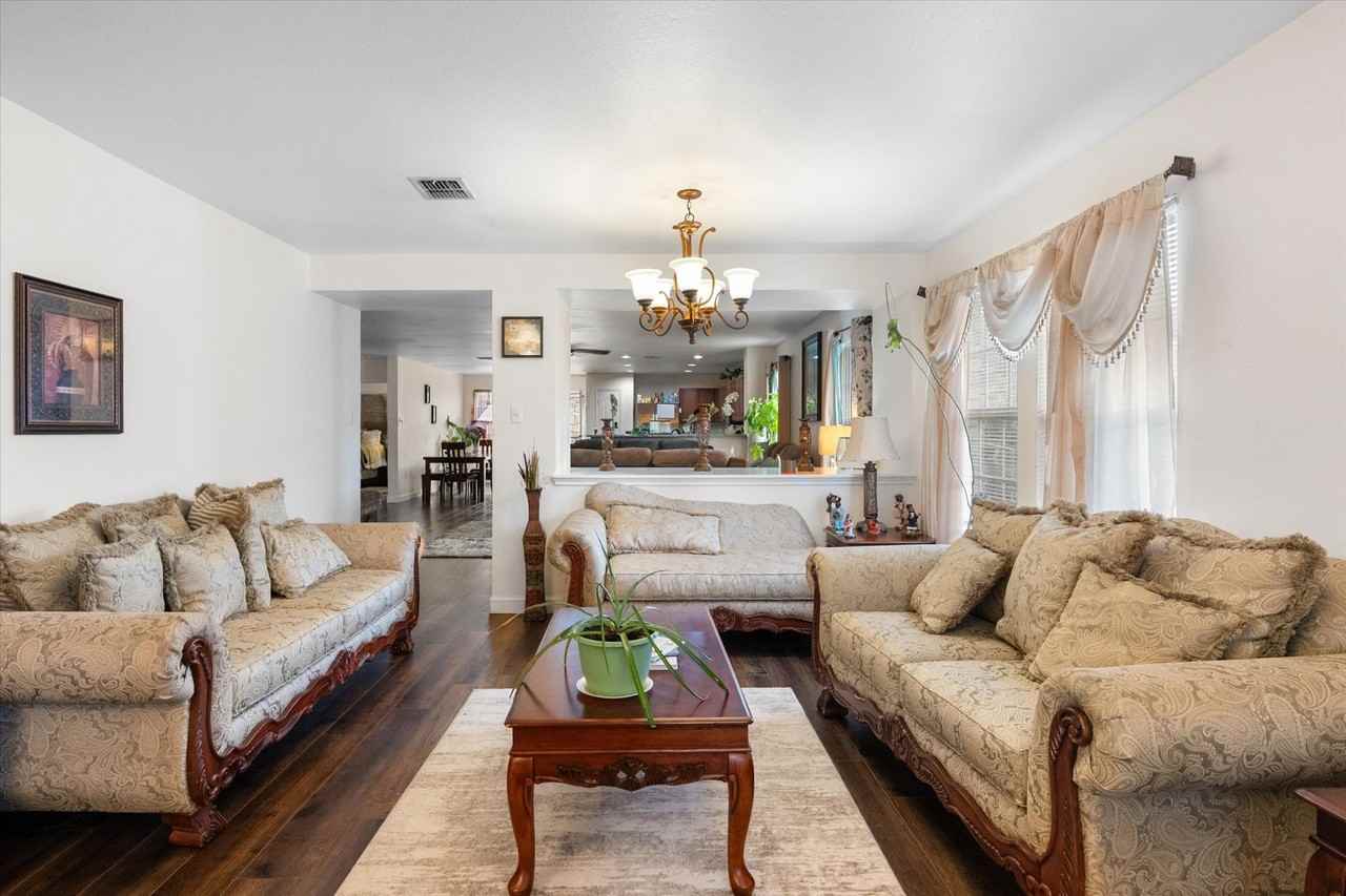 1315 Foster St - Photo 7 of 31