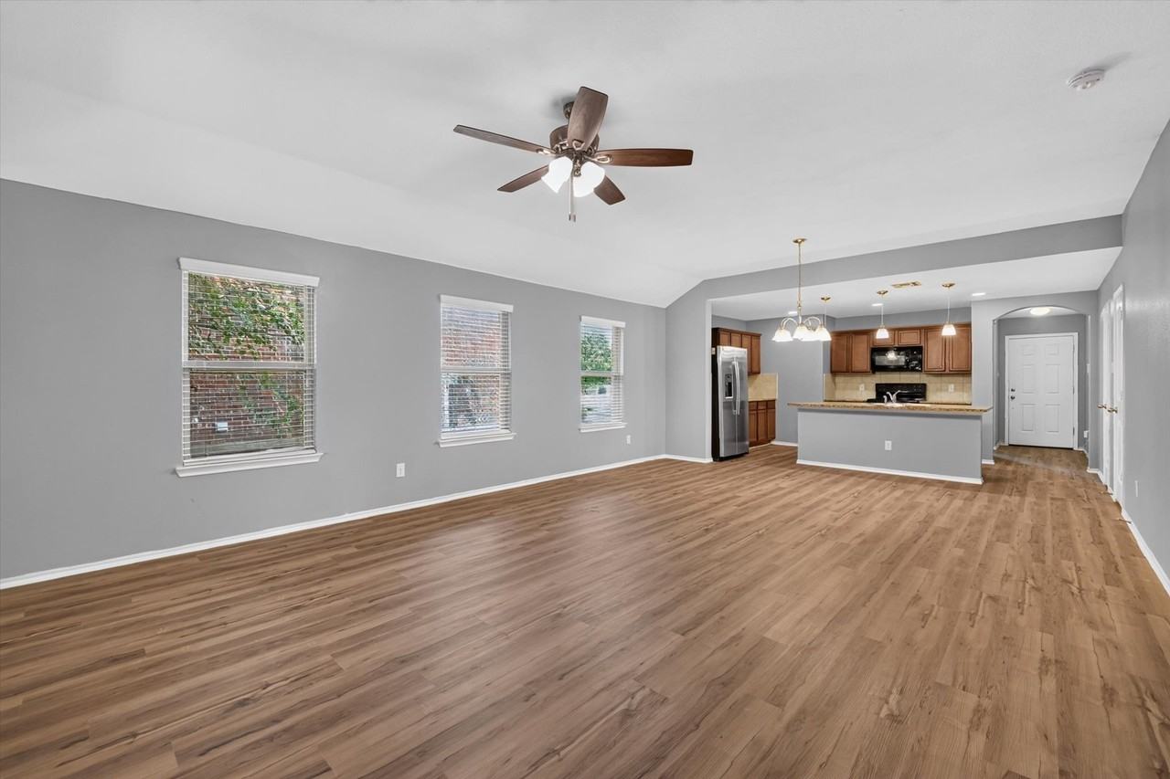 1304 Pampa Grass Dr - Photo 2 of 17