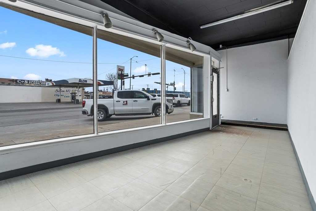 105 W Broadway - Photo 3 of 9