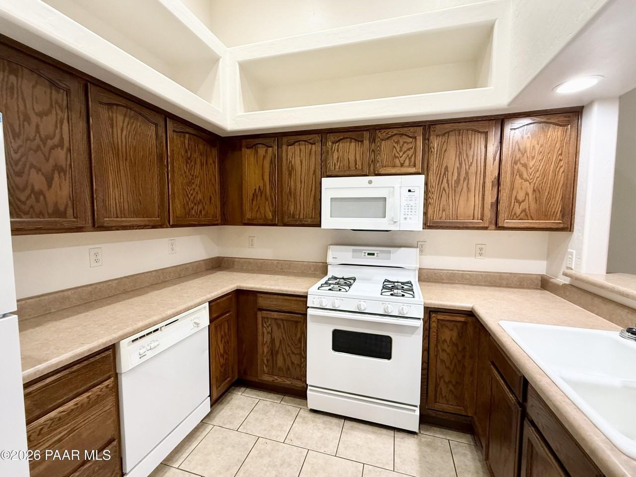 1460 Loren Dr - Photo 5 of 15