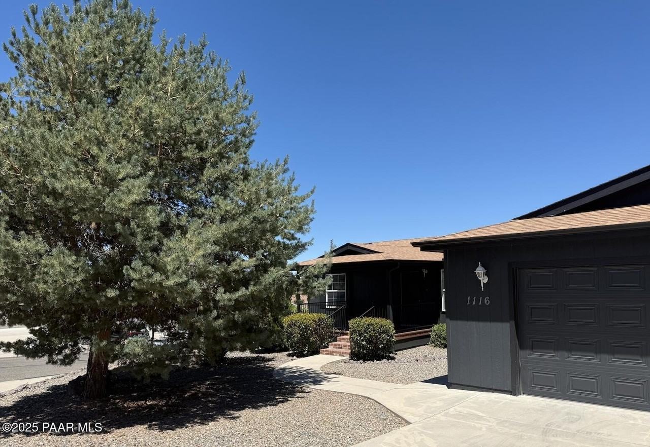 1116 Samantha St - Photo 2 of 50