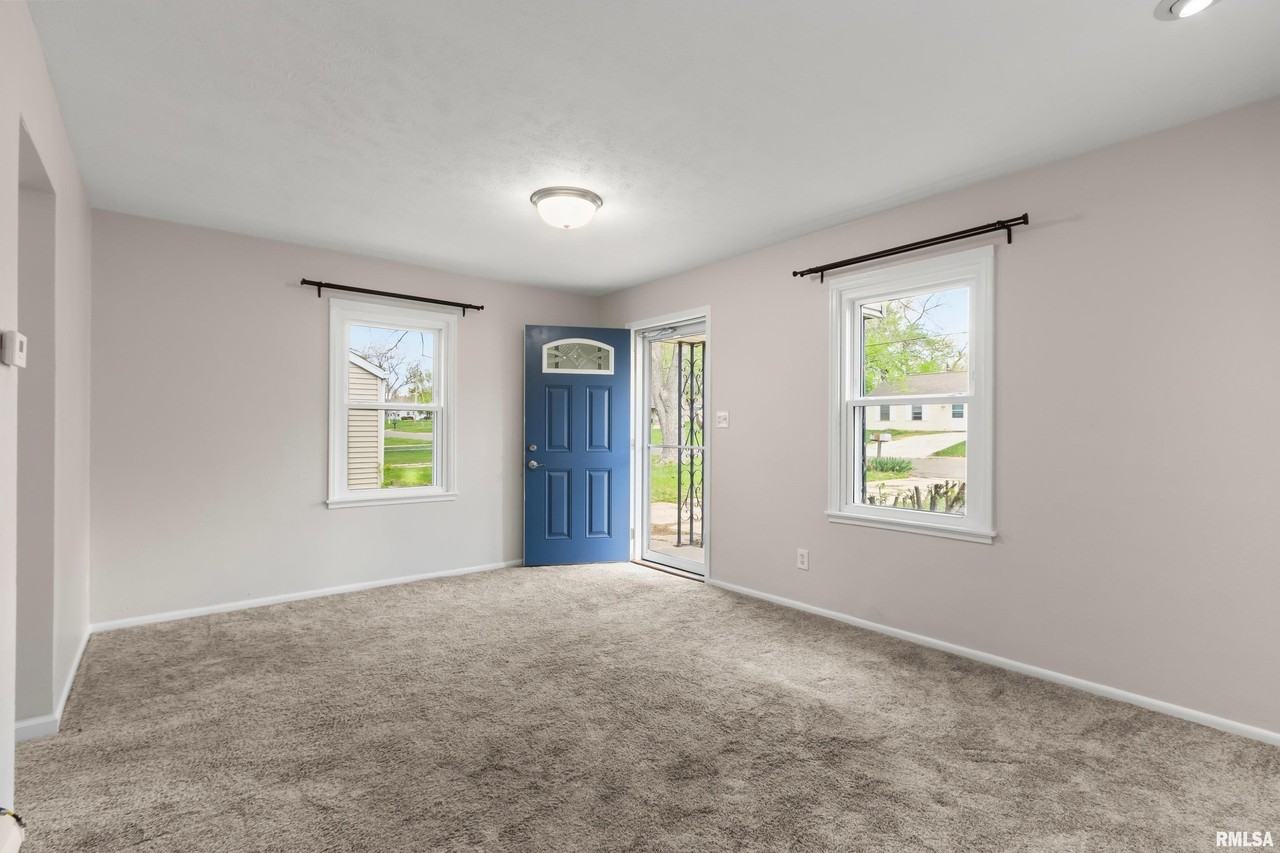 5209 N Glen Elm Dr - Photo 2 of 26