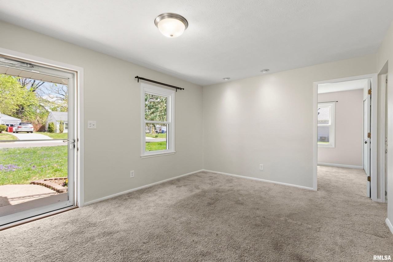 5209 N Glen Elm Dr - Photo 3 of 26