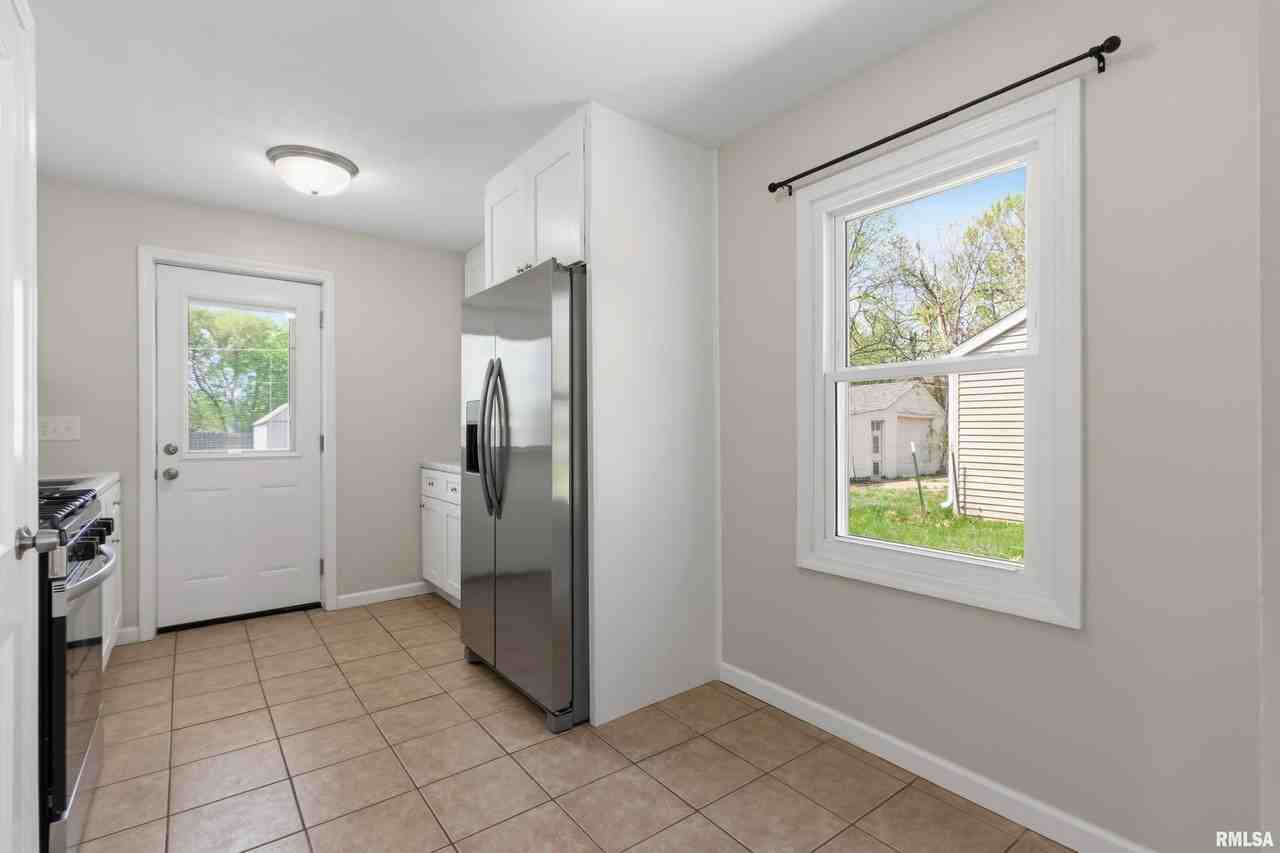 5209 N Glen Elm Dr - Photo 5 of 26