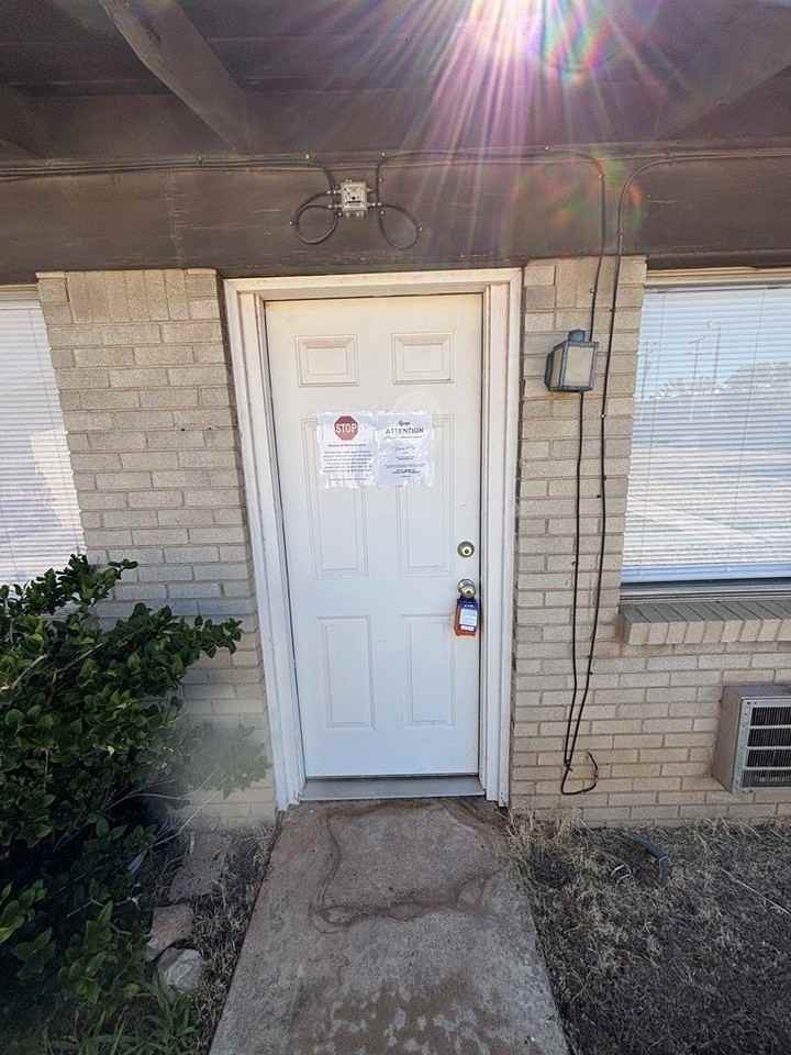 3001 W Ohio Ave #10 - Photo 2 of 12