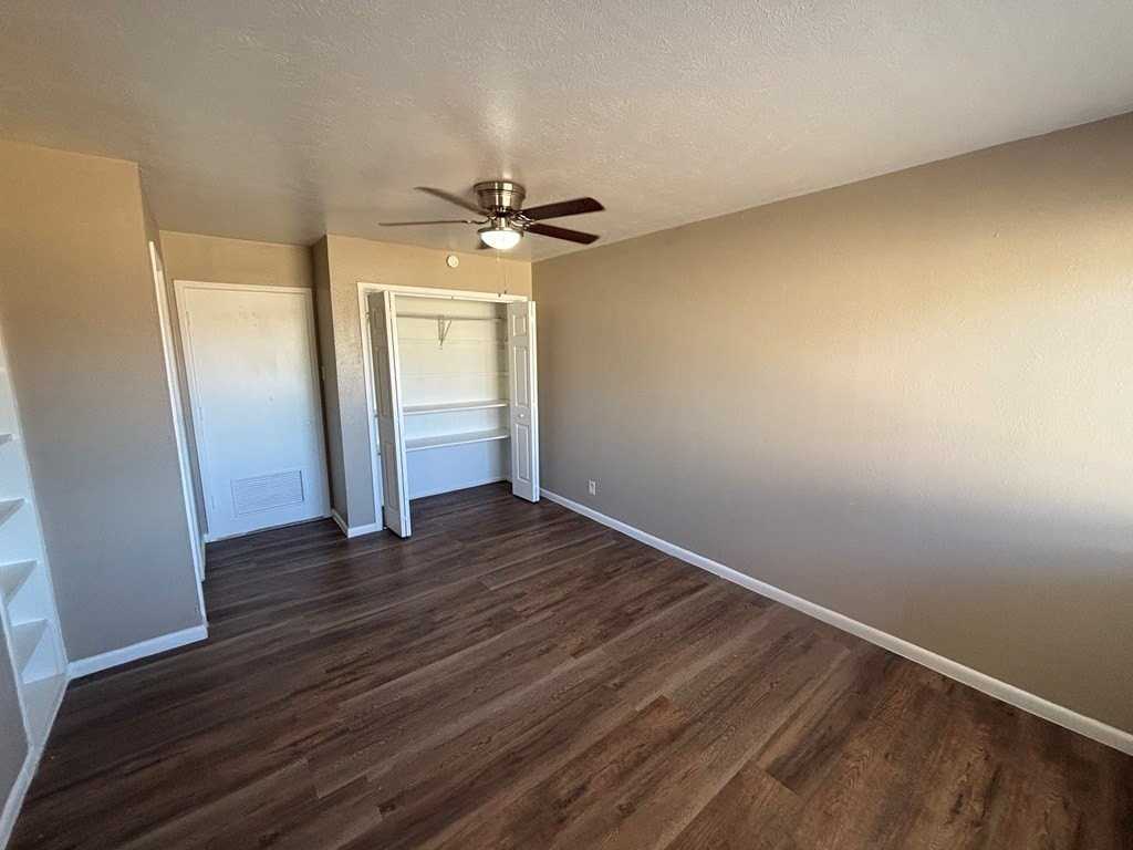 3001 W Ohio Ave #10 - Photo 3 of 12