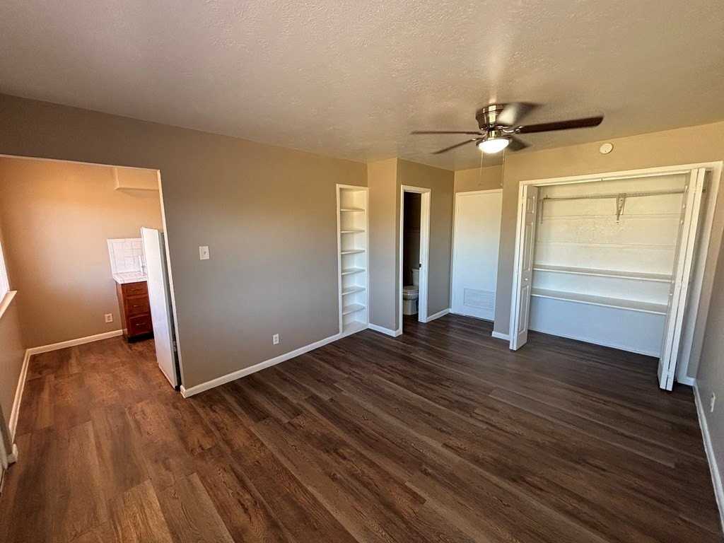 3001 W Ohio Ave #10 - Photo 4 of 12