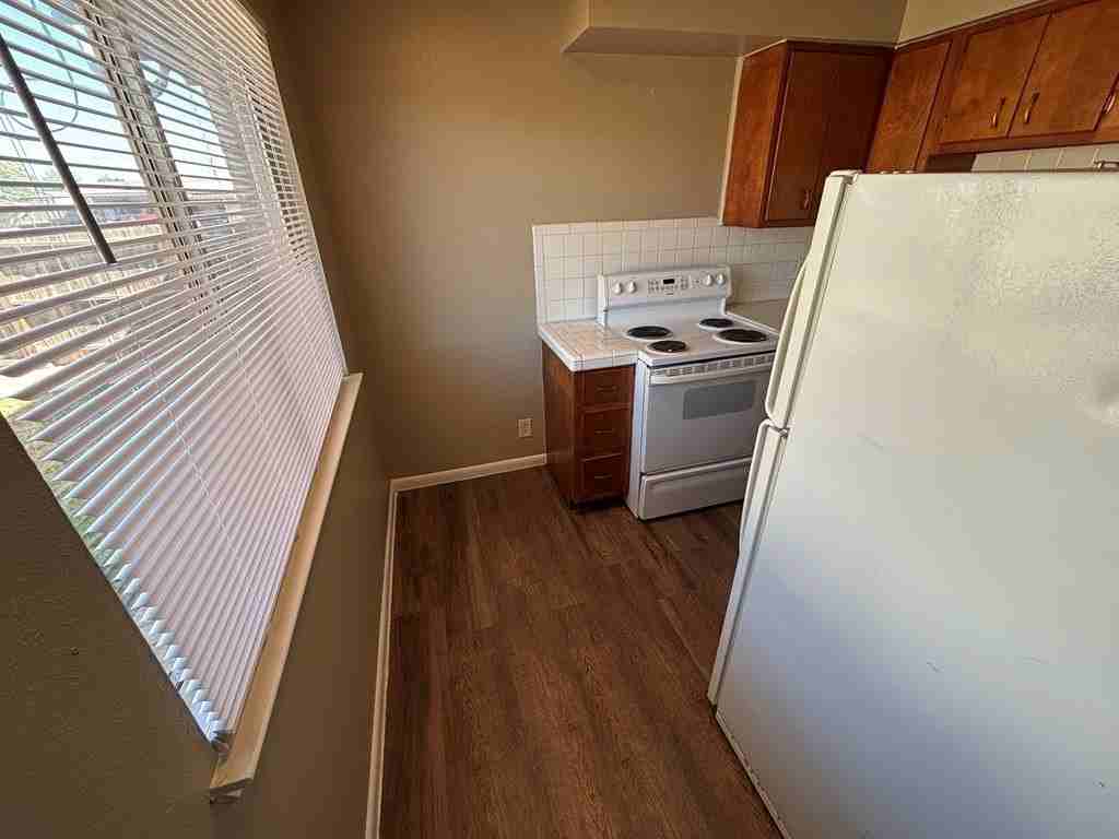 3001 W Ohio Ave #10 - Photo 5 of 12