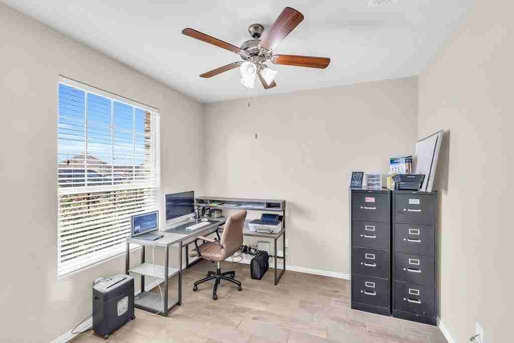 2313 Sky View Rd - Photo 6 of 38