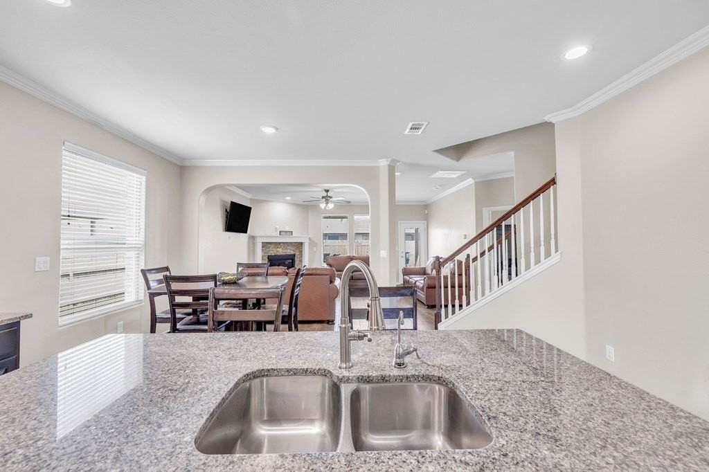 2313 Sky View Rd - Photo 7 of 38