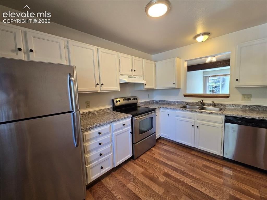 570 Manor Ct #B - Photo 2 of 36