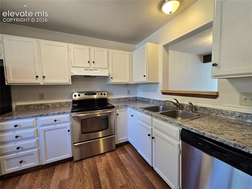570 Manor Ct #B - Photo 4 of 36
