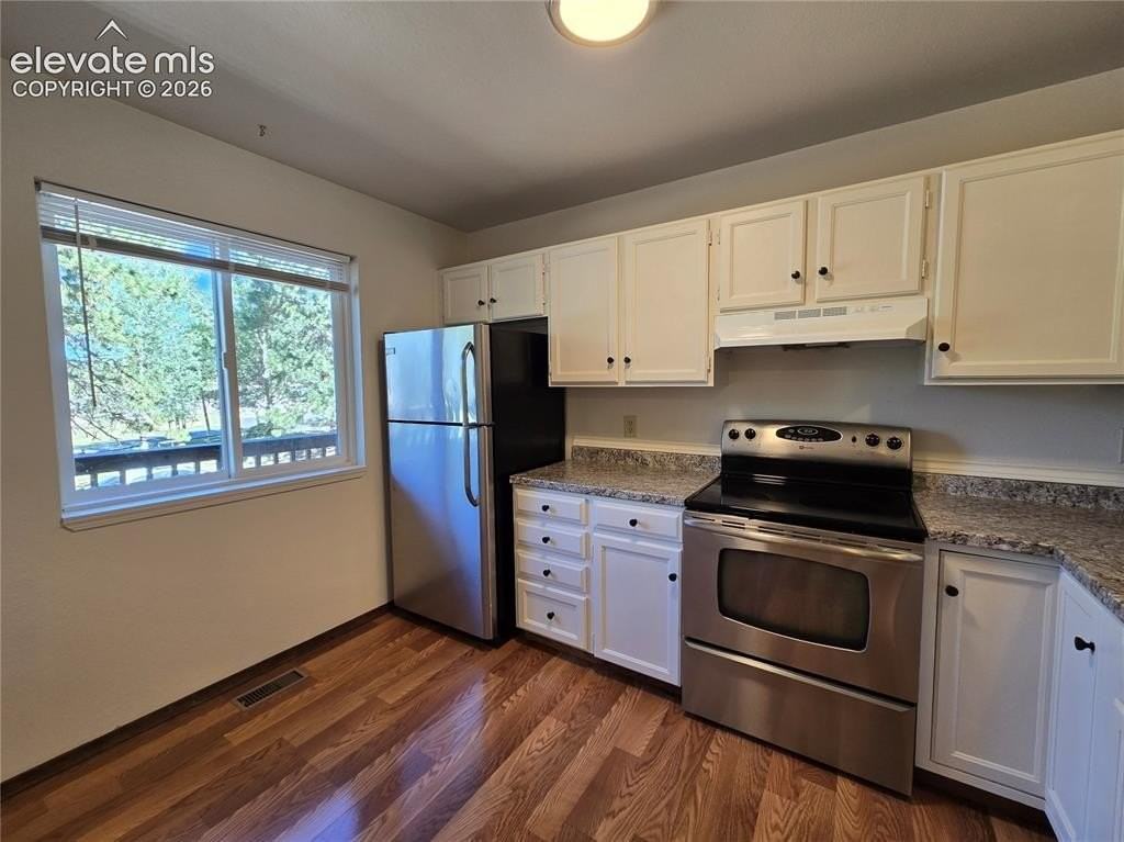 570 Manor Ct #B - Photo 5 of 36