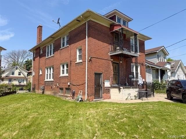 9392 Woodside St - Photo 2 of 20
