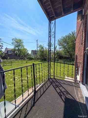 9392 Woodside St - Photo 3 of 20