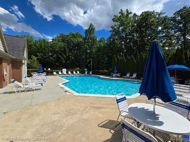 4058 Radcliff Dr - Photo 2 of 38