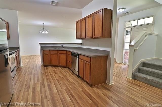 4058 Radcliff Dr - Photo 3 of 38