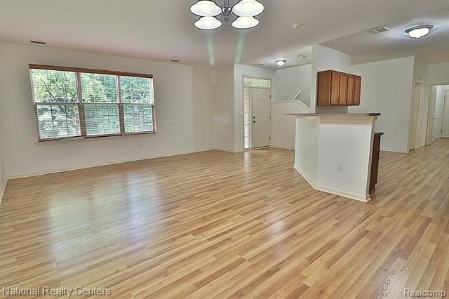 4058 Radcliff Dr - Photo 4 of 38