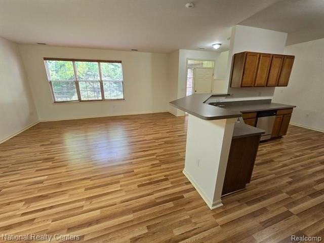 4058 Radcliff Dr - Photo 6 of 38