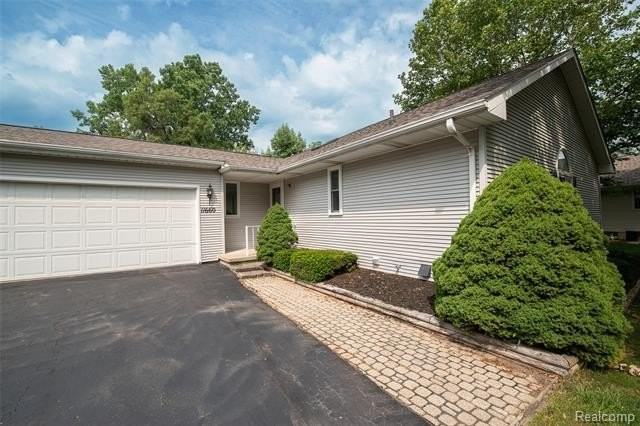 11660 Hawthorne Glen Dr - Photo 2 of 33
