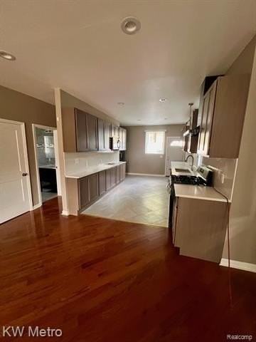 939 Webb St - Photo 3 of 19
