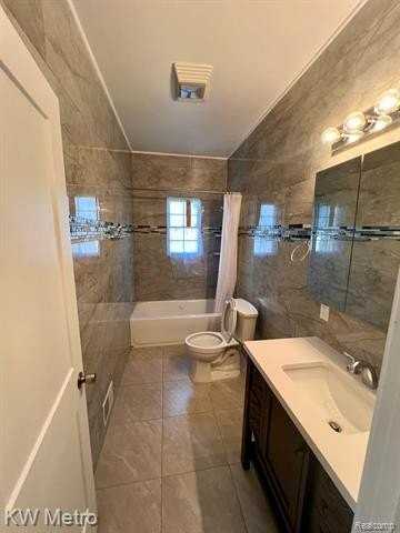 939 Webb St - Photo 5 of 19
