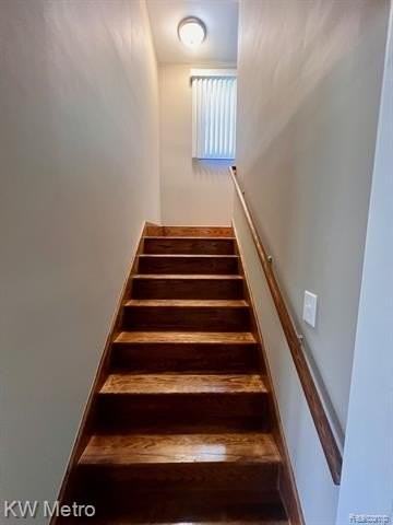 939 Webb St - Photo 7 of 19