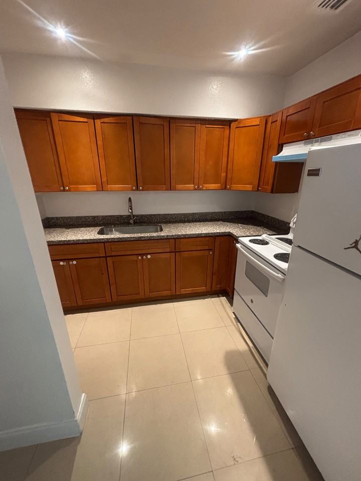 16175 Ne 12th Ave - Photo 4 of 8