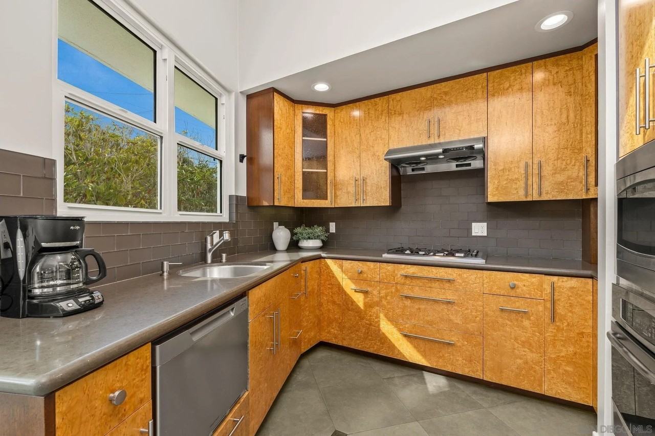 438 La Mesa Ave - Photo 4 of 34