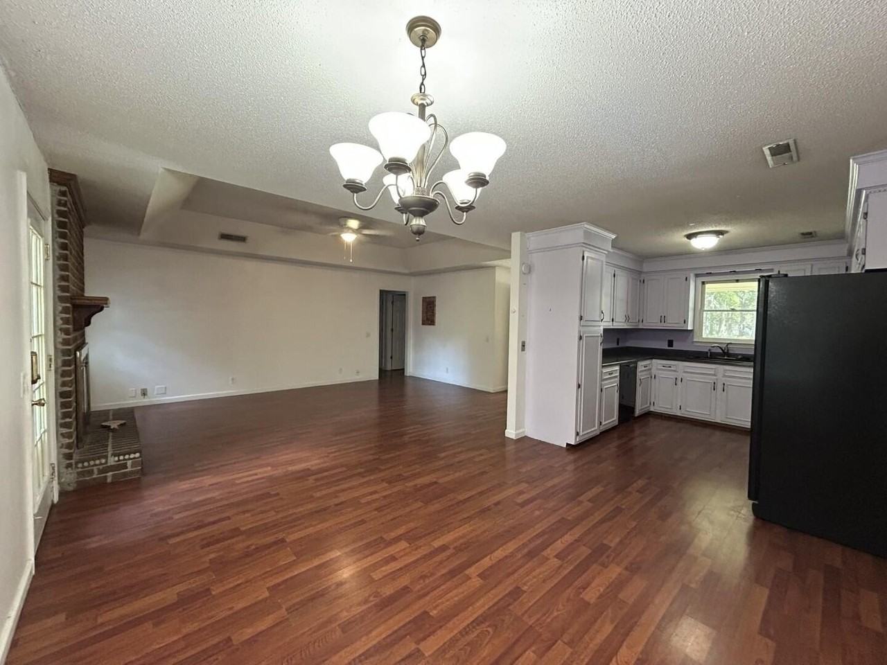 1310 Crowndale Dr - Photo 3 of 23