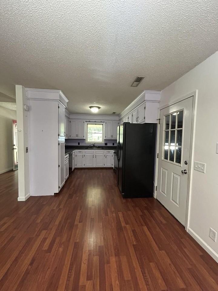1310 Crowndale Dr - Photo 4 of 23