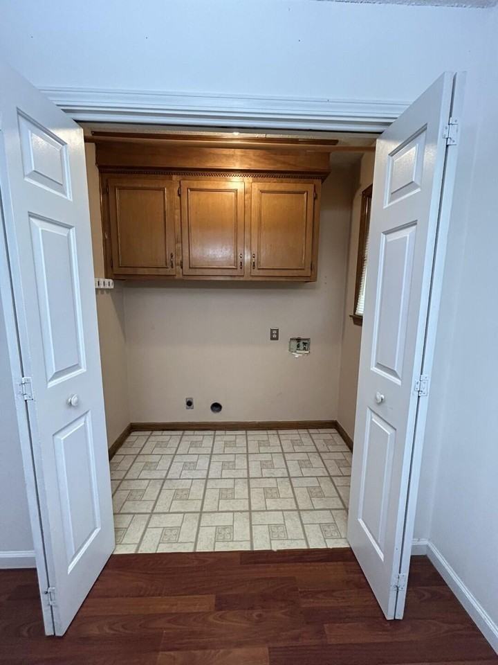 1310 Crowndale Dr - Photo 5 of 23