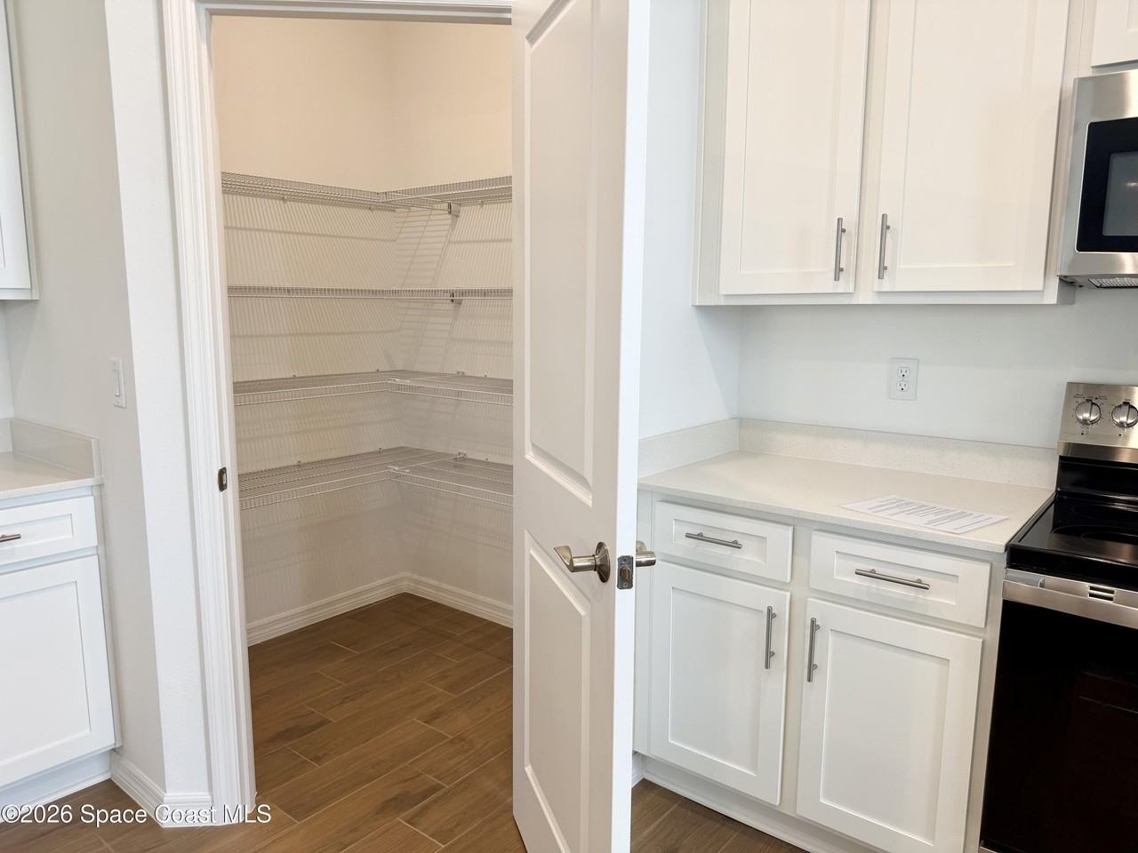 826 Castleford Ave Ne - Photo 3 of 24