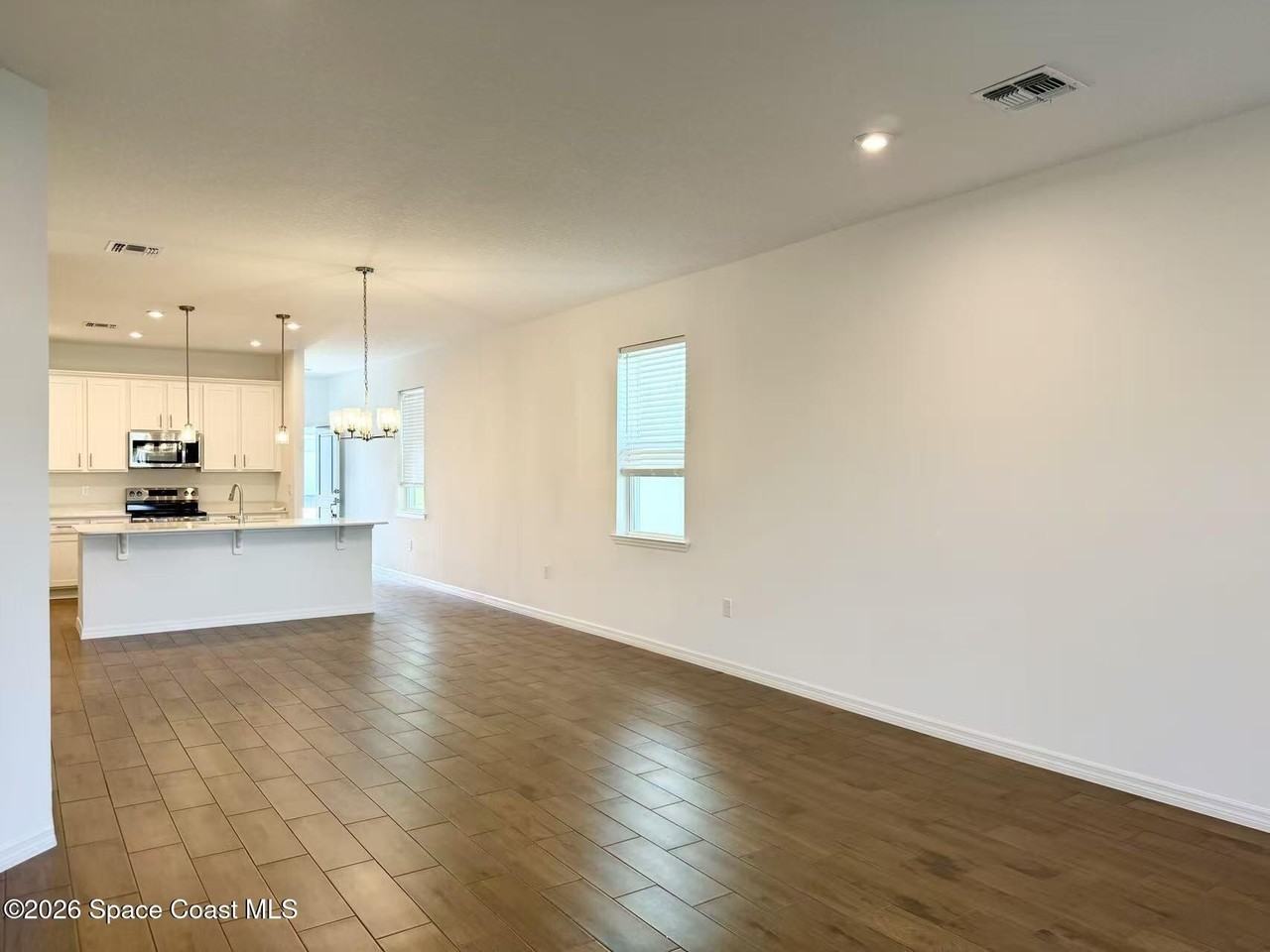 826 Castleford Ave Ne - Photo 5 of 24