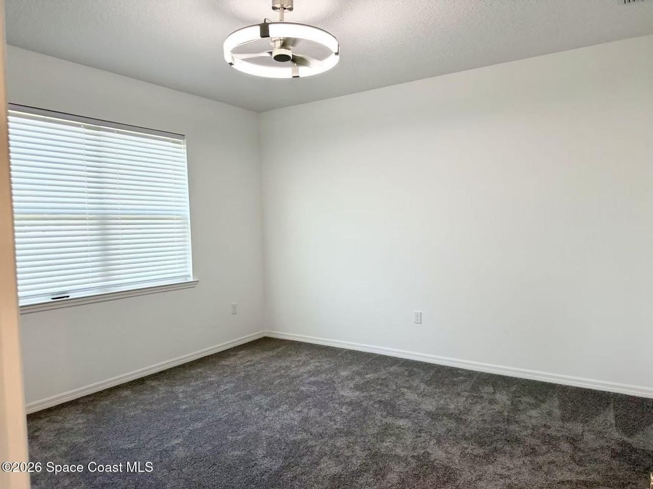 826 Castleford Ave Ne - Photo 7 of 24