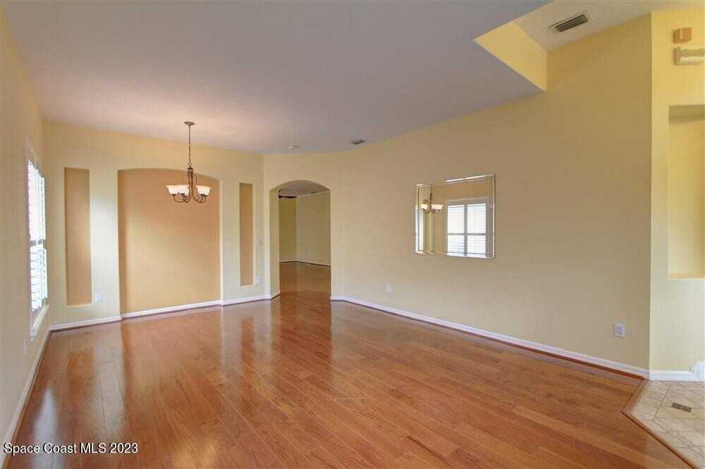 1648 Kestrel Ct - Photo 4 of 37
