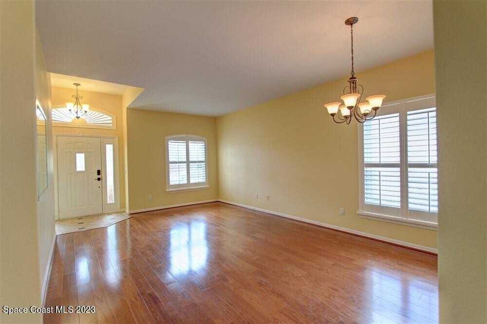 1648 Kestrel Ct - Photo 5 of 37
