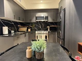1110 S Spaulding Ave #204 - Photo 5 of 8