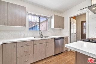 1120 S Plymouth Blvd - Photo 2 of 8